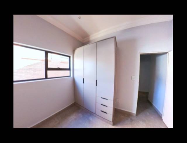 3 BEDROOM APARTMENT FOR SALE IN BRYANSTON